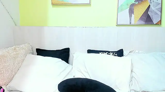 Snapshot of MiahCornell_ chatting on 23, 11, 2025 MiahCornell online show from 23, 11, 2025