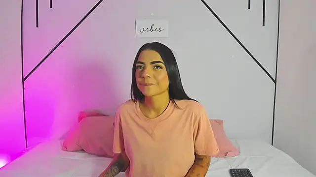 Snapshot of MiahCornell_ chatting on 10, 11, 2025 MiahCornell online show from 10, 11, 2025