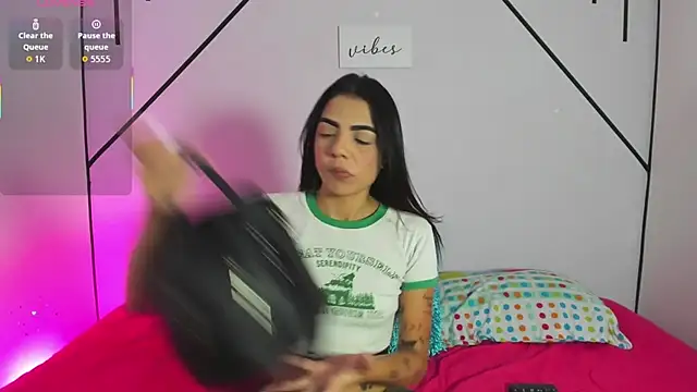 Snapshot of MiahCornell_ chatting on 24, 11, 2025 MiahCornell online show from 24, 11, 2025