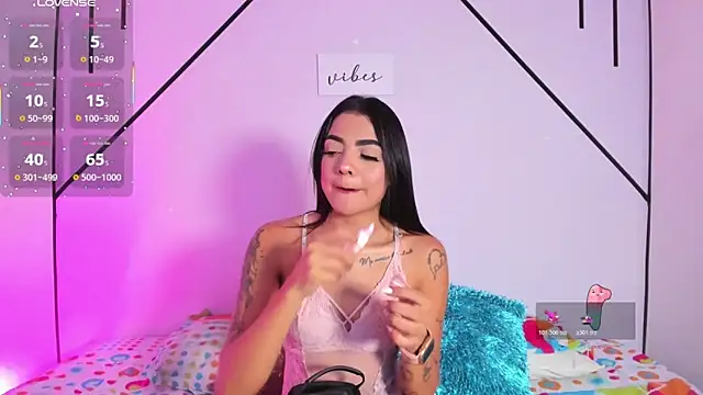 Snapshot of MiahCornell_ chatting on 19, 11, 2025 MiahCornell online show from 19, 11, 2025