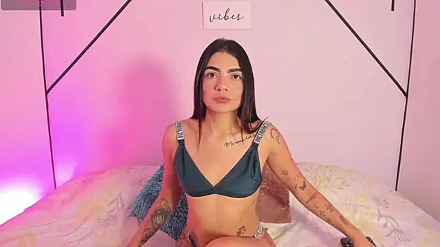 Snapshot of MiahCornell_ chatting on 26, 11, 2025 MiahCornell online show from 26, 11, 2025