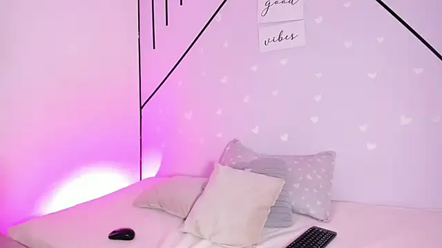 MiahCornell  online show from 30, 3, 2026