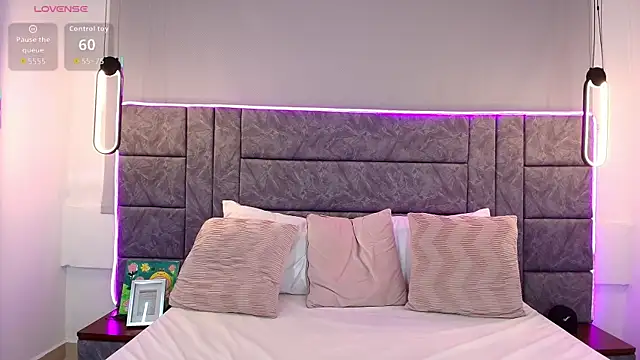 abril  lee   online show from 7, 10, 2025