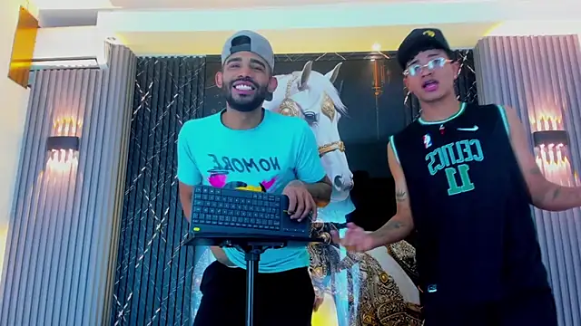 Snapshot of Dominic_Max_ chatting on 8, 11, 2025 Dominic Max online show from 8, 11, 2025