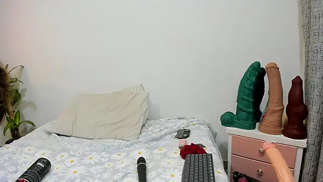 charlloteevans X online show from 11, 4, 2026