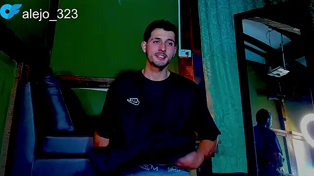 Snapshot of alejo__323__ chatting on 28, 4, 2026 alejo 323 online show from 28, 4, 2026
