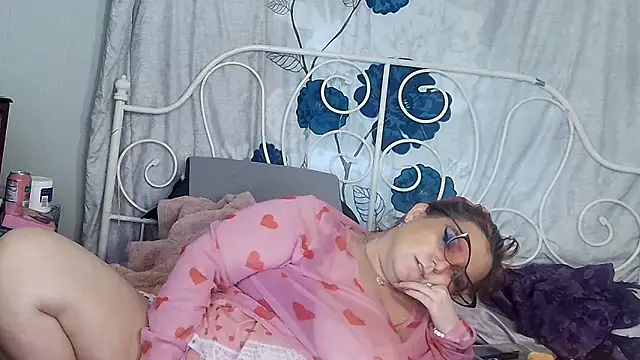Snapshot of g0lden_are0las89 chatting on 18, 4, 2026 g0lden are0las89 online show from 18, 4, 2026