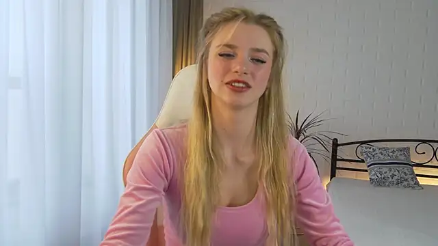 KelsiWest online show from 2, 10, 2025