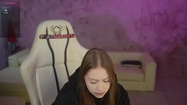 Esmie Smile online show from 1, 4, 2026