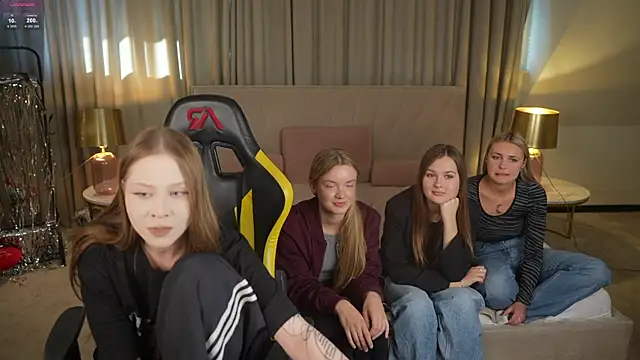 Esmie Smile online show from 26, 9, 2025