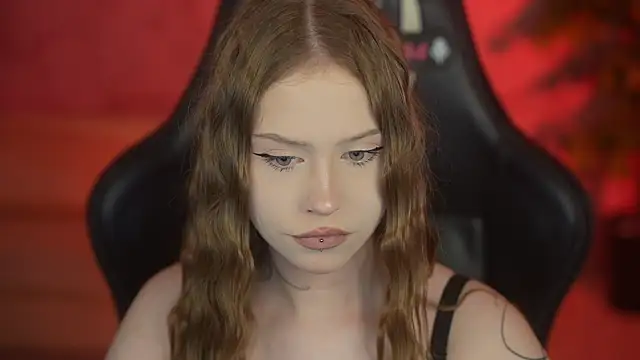 Esmie Smile online show from 18, 7, 2026