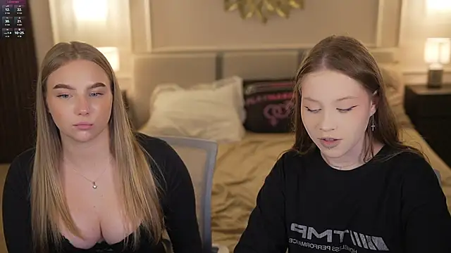 Esmie Smile online show from 18, 11, 2025