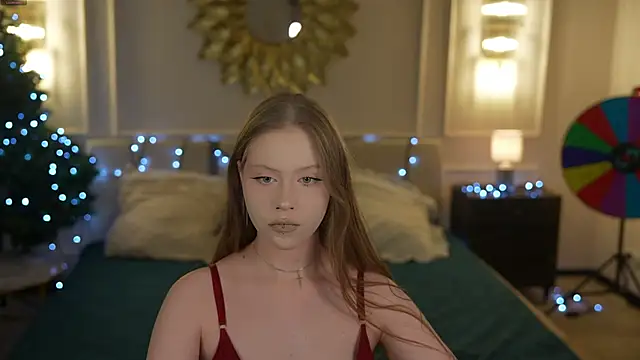 Esmie Smile online show from 18, 12, 2025