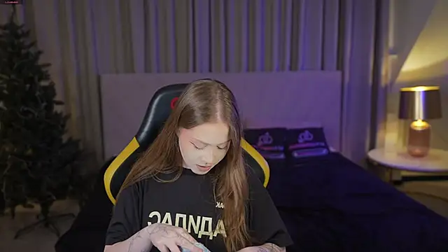 Esmie Smile online show from 14, 1, 2026