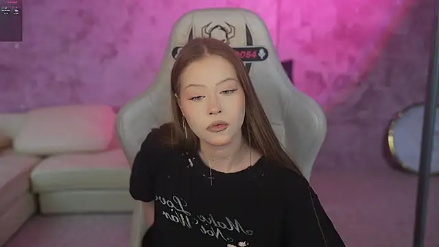 Esmie Smile online show from 5, 5, 2026