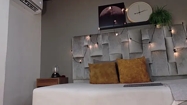 RiriiBrunette   online show from 13, 4, 2026