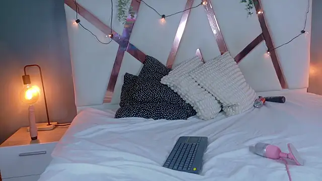 Snapshot of RiriiBrunette__ chatting on 20, 11, 2025 RiriiBrunette online show from 20, 11, 2025