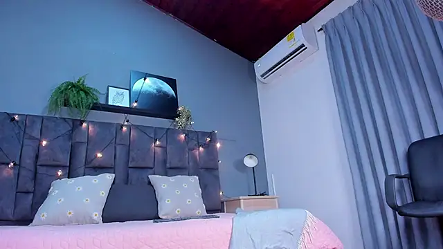 RiriiBrunette   online show from 22, 12, 2025