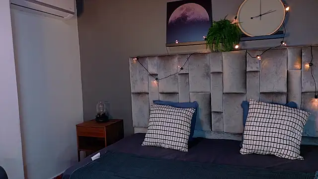 Snapshot of RiriiBrunette__ chatting on 21, 11, 2025 RiriiBrunette online show from 21, 11, 2025