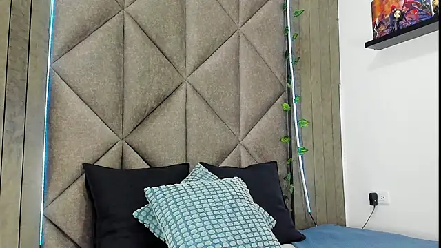 Snapshot of RiriiBrunette__ chatting on 17, 10, 2025 RiriiBrunette online show from 17, 10, 2025