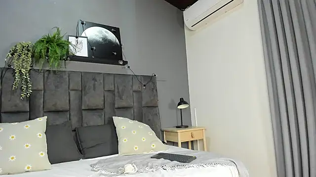 Snapshot of RiriiBrunette__ chatting on 19, 10, 2025 RiriiBrunette online show from 19, 10, 2025