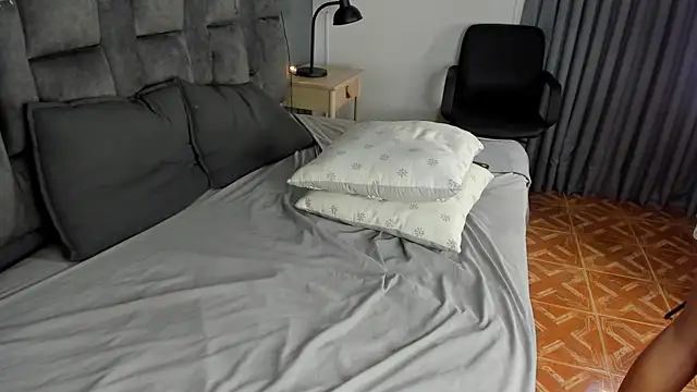 Snapshot of RiriiBrunette__ chatting on 29, 10, 2025 RiriiBrunette online show from 29, 10, 2025