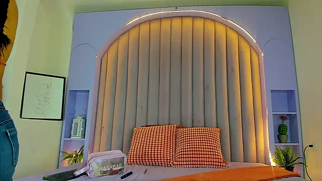 Snapshot of RiriiBrunette__ chatting on 27, 10, 2025 RiriiBrunette online show from 27, 10, 2025