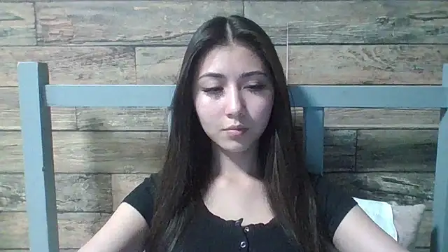 Virginia Hicks online show from 5, 10, 2025