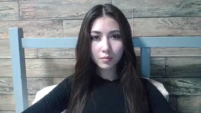Virginia Hicks online show from 4, 10, 2025