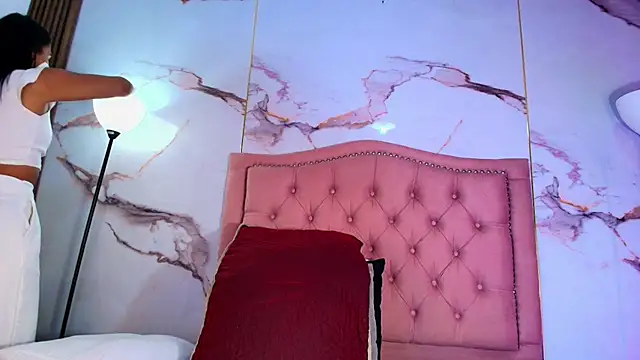 AlyaThompson online show from 24, 5, 2026