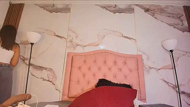 AlyaThompson online show from 21, 4, 2026