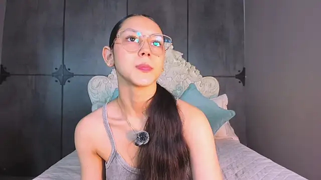 Snapshot of Charlottegray_1 chatting on 29, 10, 2025 Charlottegray 1 online show from 29, 10, 2025