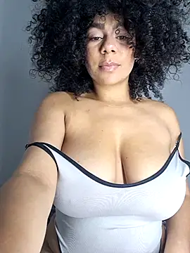 Snapshot of Yerystar chatting on 12, 9, 2025 Yerystar online show from 12, 9, 2025