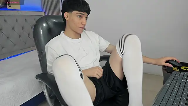 Snapshot of SamBlack_ chatting on 1, 6, 2026 SamBlack online show from 1, 6, 2026