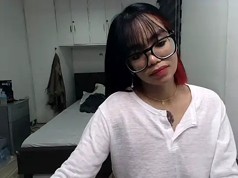 eattmebabyy online show from 25, 4, 2026