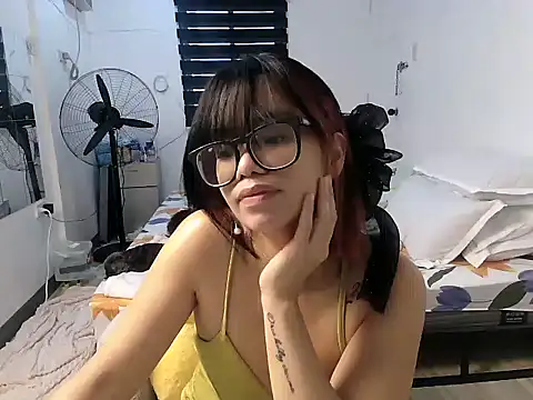 eattmebabyy online show from 10, 7, 2026