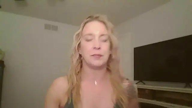 yourgurlfire online show from 28, 4, 2026