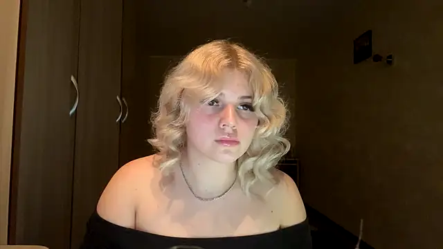 Snapshot of sunshinyflash chatting on 13, 11, 2025 sunshinyflash online show from 13, 11, 2025