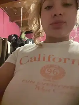 mooniebarbie1 online show from 11, 10, 2025