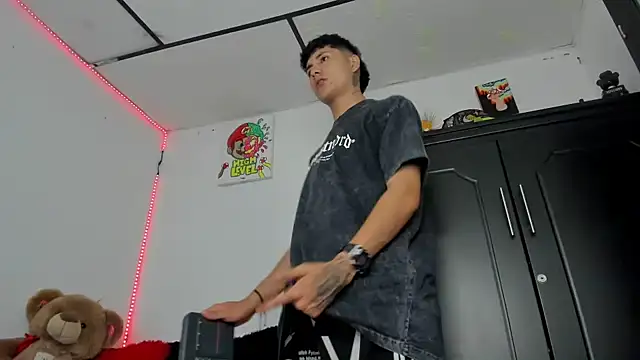 Mateo Escobar online show from 2, 11, 2025