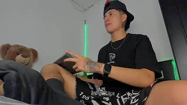 Mateo Escobar online show from 2, 12, 2025