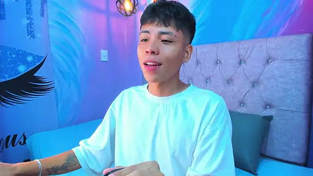 Snapshot of MaxiWildd chatting on 20, 5, 2026 MaxiWildd online show from 20, 5, 2026