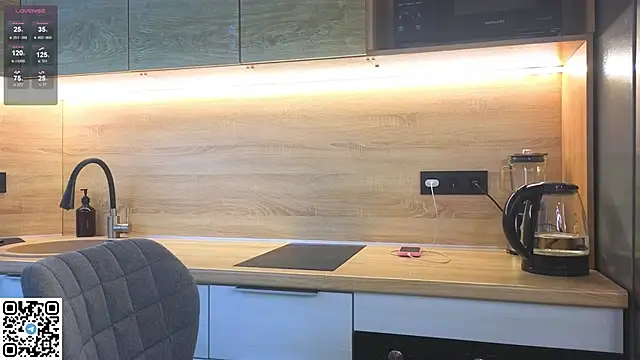 miss bubbles  online show from 15, 10, 2025