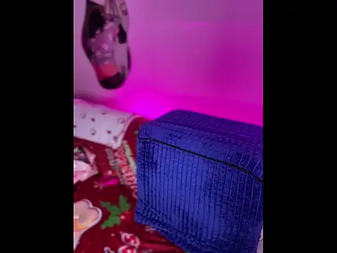 Snapshot of snow_doll chatting on 21, 11, 2025 snow doll online show from 21, 11, 2025