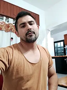 Snapshot of Bradd_32 chatting on 14, 12, 2025 Bradd 32 online show from 14, 12, 2025