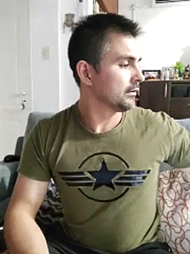 Snapshot of Bradd_32 chatting on 20, 12, 2025 Bradd 32 online show from 20, 12, 2025