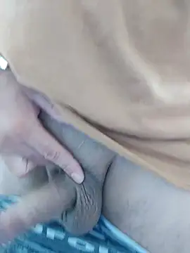 Snapshot of Bradd_32 chatting on 14, 12, 2025 Bradd 32 online show from 14, 12, 2025