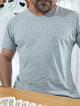 Snapshot of Bradd_32 chatting on 4, 4, 2026 Bradd 32 online show from 4, 4, 2026