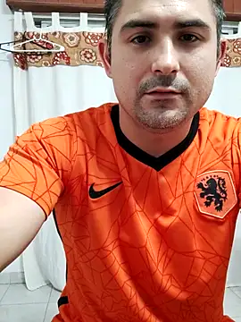 Snapshot of Bradd_32 chatting on 16, 2, 2026 Bradd 32 online show from 16, 2, 2026