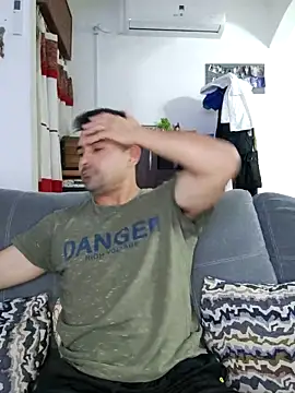 Snapshot of Bradd_32 chatting on 18, 12, 2025 Bradd 32 online show from 18, 12, 2025